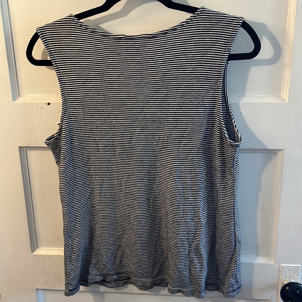 Women’s Top - Picture 3 of 3